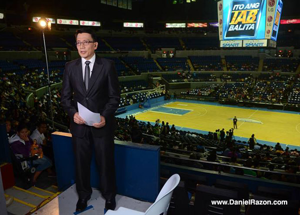Just before the kickoff of UNTV Cup 2 begins, its creator delivers the evening news right from the Smart-Araneta Coliseum through Ito Ang Balita.