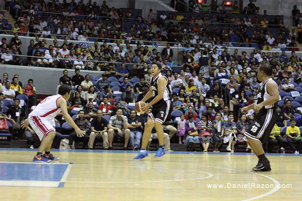 Former PBA player Kenneth Duremdes leads Senate Defenders to its first game win in the round robin elimination of UNTV Cup Season 2 on February 11 during the league's opening ceremony at the Smart-Araneta Coliseum.