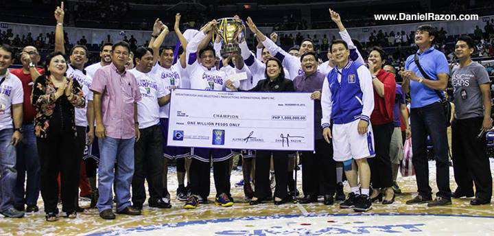 BMPI-UNTV Chairman and CEO Daniel Razon awards the championship trophy and symbolic check worth P1-million to Team Judiciary during the UNTV Cup Season 1 Finals at the Smart-Araneta Coliseum on November 5, 2013. (Prince Marquez | Photoville International)