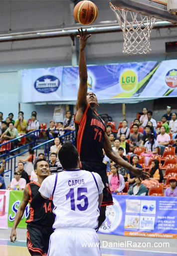 Black Wolves’ forward Jeffrey Sanders drives to the hoop against Judiciary’s Ariel Capus in as he starred in MMDA’s upset win against the Magis last March 2, 2014 at the Ynares Sports Arena. MMDA won over the Judiciary, 73-71. (Photoville International / Charlie Miñon)
