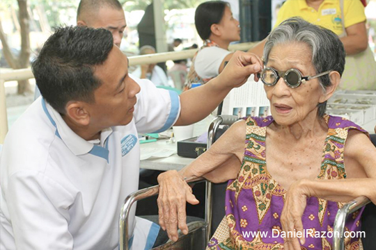One of the senior citizens receives eye checkup and free glasses during the “People’s Day” event of UNTV held at Brgy. Bagbag, Novaliches in Quezon City. (Marvin Pongos | Photoville International)