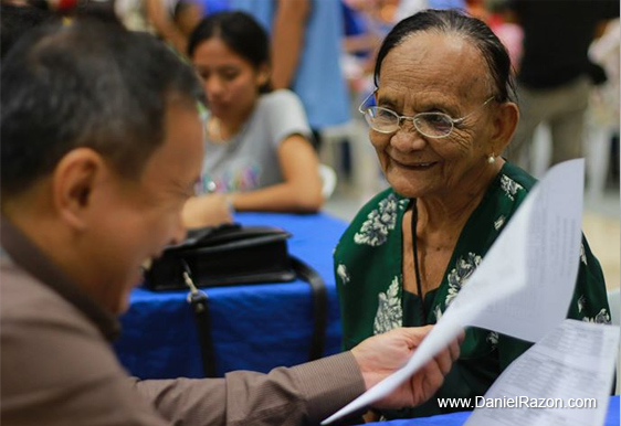 A senior citizen avails free medical service at the Elderpowerment Expo of UNTV at the Philippine Trade Training Center during the station’s 10th year celebration. UNTV’s one-stop healthcare and social service shop serves approximately 8,000 elderlies. (Photo from Photoville International)
