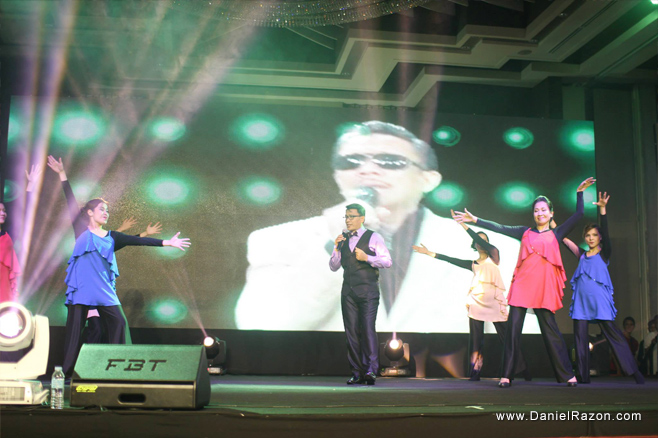 Kuya Daniel Razon and Bro. Eli Soriano of Ang Dating Daan (The Old Path) perform standards during the "Double" concert at the Manila Hotel Pavilion last November 25, 2014. (Photo courtesy of Photoville International)