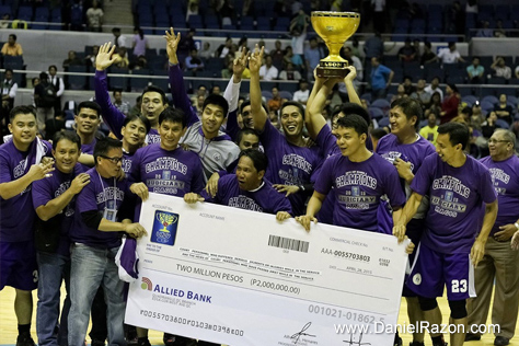 UNTV Cup 3’s champion Judiciary Magis receives the trophy and two million pesos check after their winning game against Malacañang Patriots on April 28, 2015 at the Smart-Araneta Coliseum. The cash prize will be donated to the court employees who have serious illnesses and to the families of personnel who died while in service. (Photo courtesy of Photoville International)