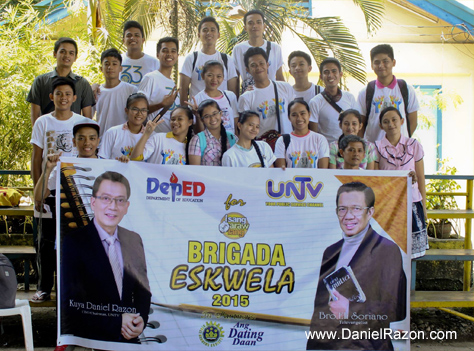 UNTV and MCGI’s youth volunteers pose for a photo after their cleanup drive at San Roque Elementary School in Bajada, Davao City on May 22, 2015. (Photo courtesy of Photoville International) 