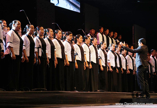 The Ang Dating Daan chorale also participates in the Songs for Heroes 2 concert. The Members, Church of God International, led by its Overall Servant Bro. Eli Soriano, has always been one of the major supporters of Kuya Daniel Razon's advocacies and projects. (Photo courtesy of Photoville International)