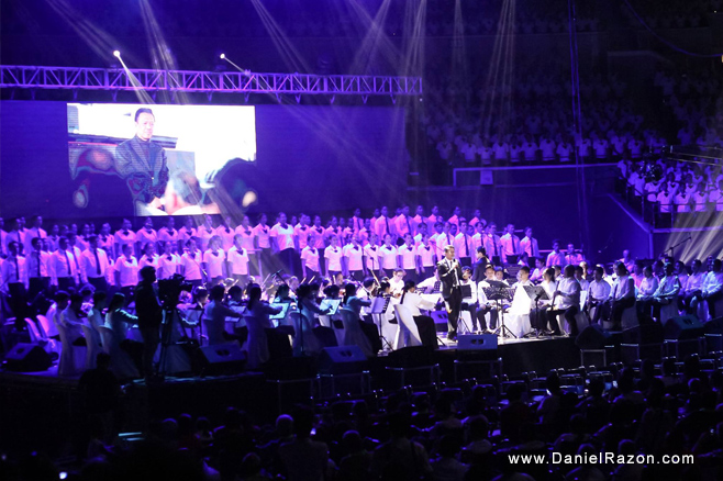 Kuya Daniel Razon sings UNTV’s then theme song which chorus speaks about the very goal of the station: “We are here gathered for a reason. To serve our God, people, and the nation.” (Photo courtesy of Photoville International)