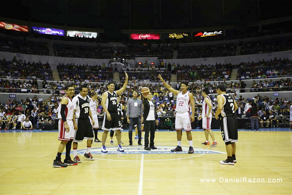 UNTV Cup 2's ceremonial toss with the man behind the UNTV Cup, BMPI-UNTV's CEO Kuya Daniel Razon, at center court as league commissioner Atoy Co looks on. (Rodel Lumiares / Photoville International)