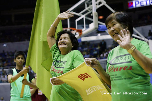 Beneficiaries of each team enters the court as they are being introduced during the opening of the UNTV Cup Season 2 at Smart Araneta Coliseum, Cubao, Quezon City, Philippines on February 11, 2014. (Prince Maverick Medina Marquez / Photoville International)
