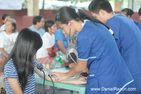 Volunteer healthcare professionals take blood pressure of patients who came for medical assistance during People’s Day at Brgy. Balon-bato, Quezon City. (Photo by Photoville International)