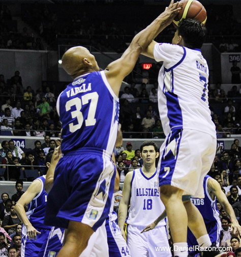 PBA legend Tito Varela tries to block Kuya Daniel Razon’s jumpshot during the exhibition game of PBA Legends vs. Team All Stars on Game 2 of UNTV Cup Season 1 Finals last November 5, 2013. PBA Legends wins by one point, 75-74. (Photo courtesy of Photoville International)