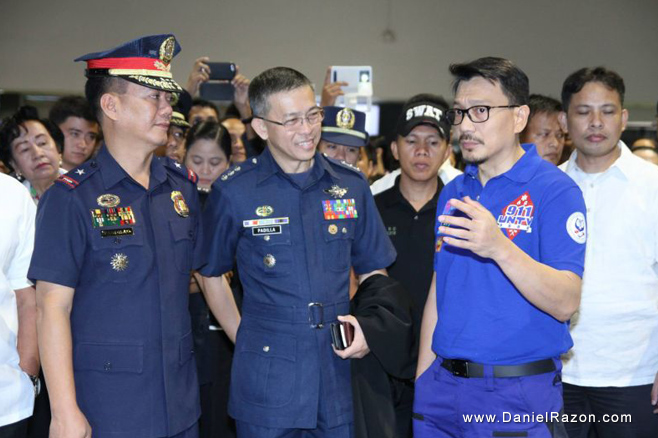 UNTV-BMPI CEO Daniel Razon tours the UNTV News and Rescue summit with National Capital Region Police Officer Chief Joel Pagdilao and AFP Spokesperson Col. Restituto Padilla, Jr. (Photo courtesy of Photoville International)